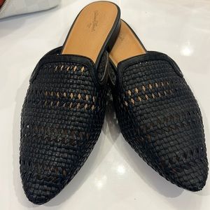 Black Weaved Design Flats